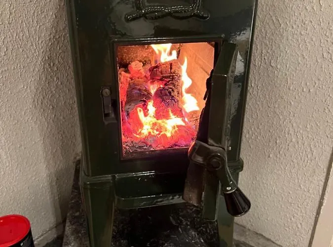 Cosy With Free Parking Апартаменты *